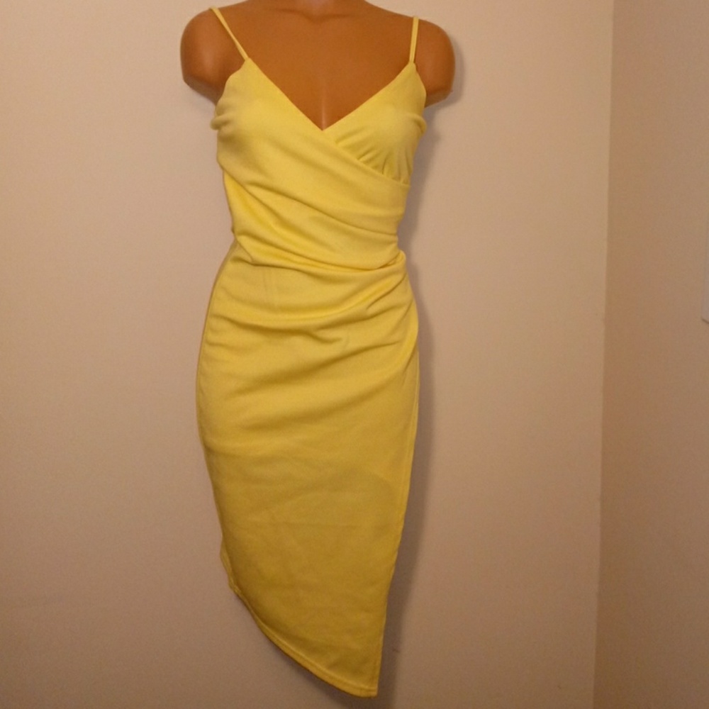 Sexy yellow dress - Picture 1 of 4